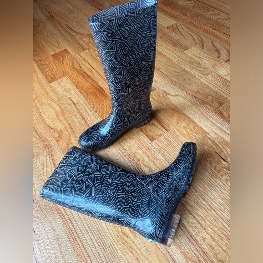 EUC TOMS women’s rain boots size 8 - Picture 4 of 4